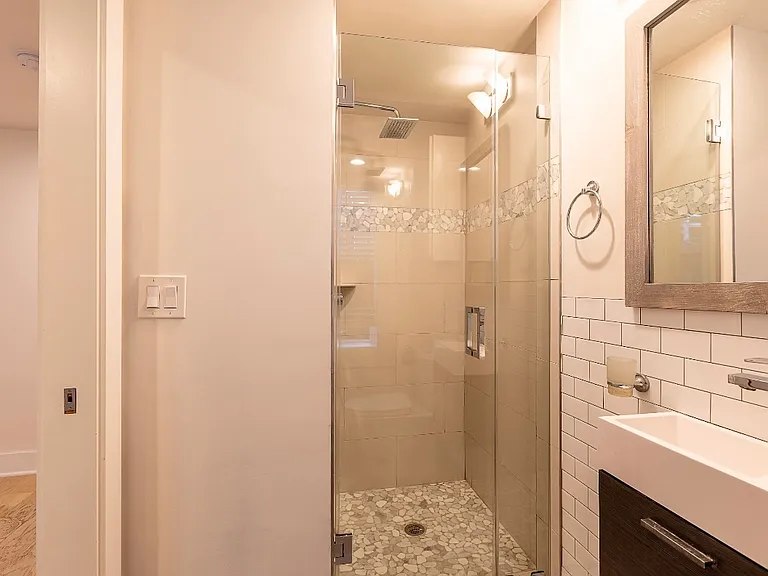 631 Florida Ave NE #B — Photo 13