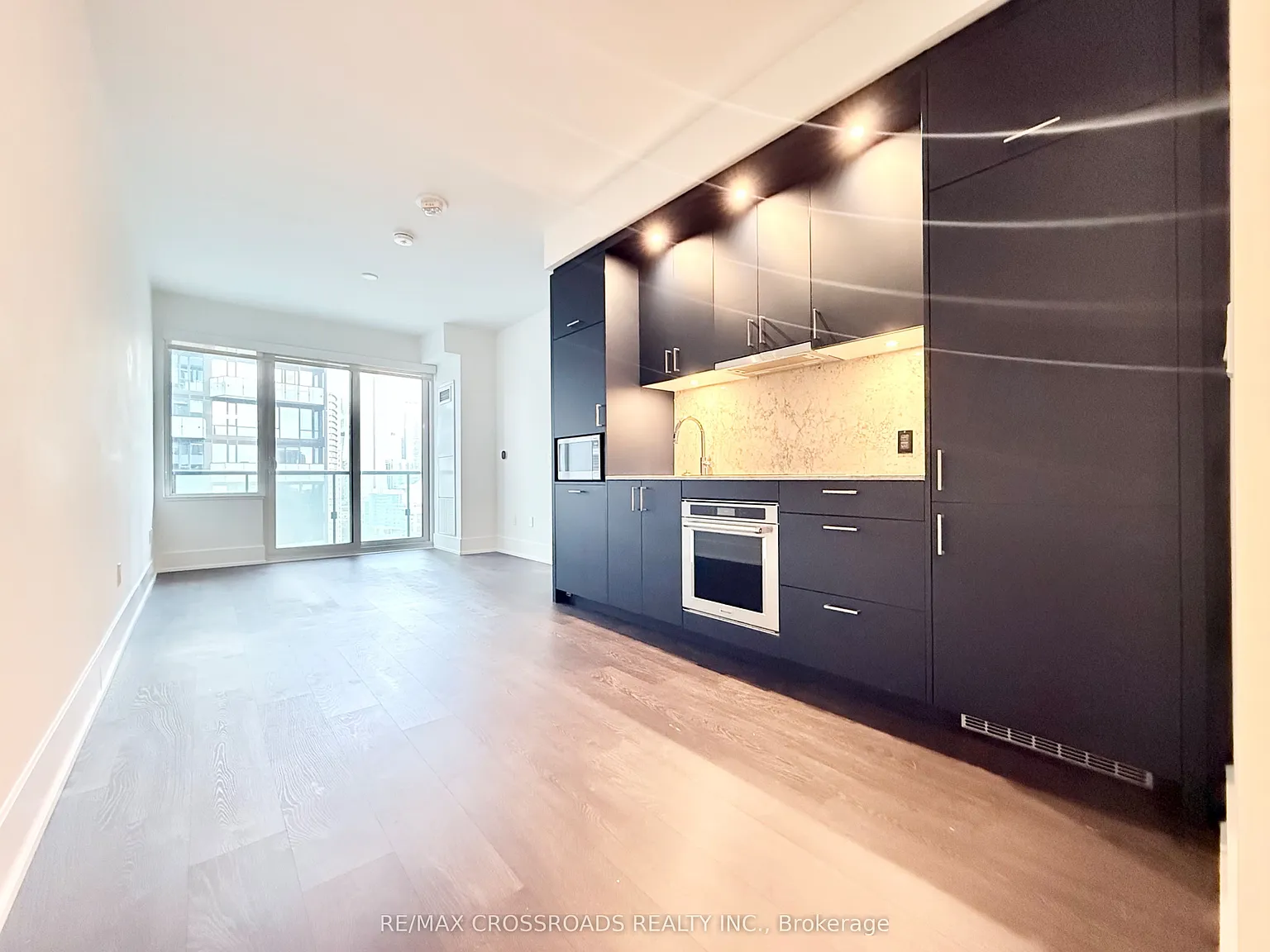 1 bed, $2,600 — Photo 2