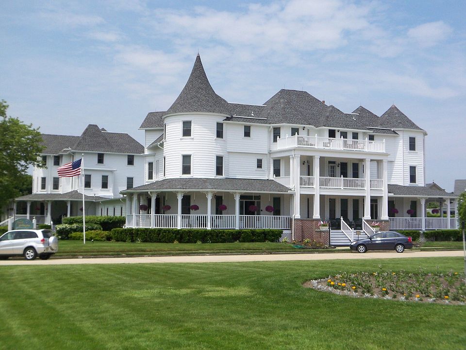 The Hewitt-Wellington Condo-Hotel