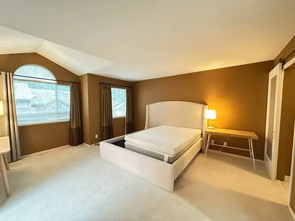 37 Deerwood Pl, Pt Moody, BC V3H 4X7