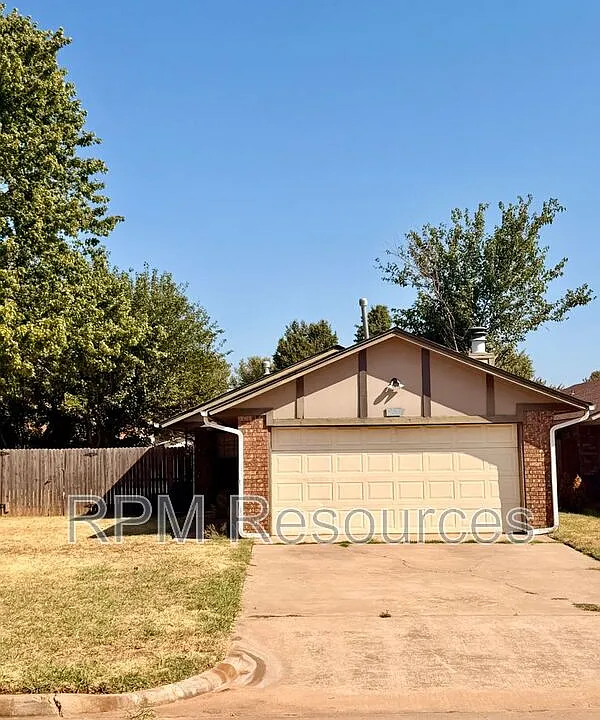 957 W Tesio Way