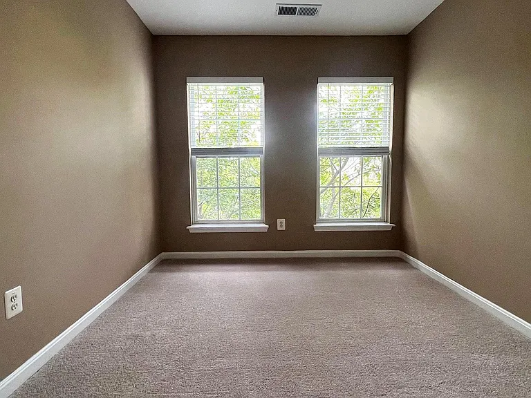 44314 Cornish Ln — Photo 35