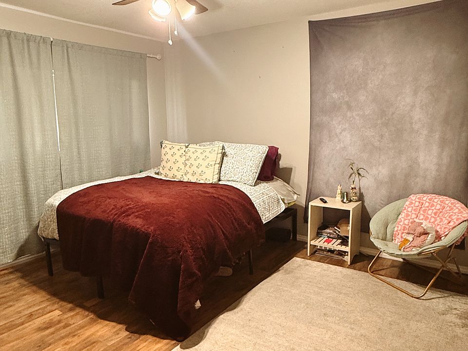1st image of 23552 Newhall Ave APT 3