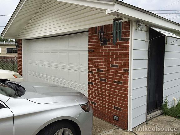 3rd image of 30544 Garry Ave