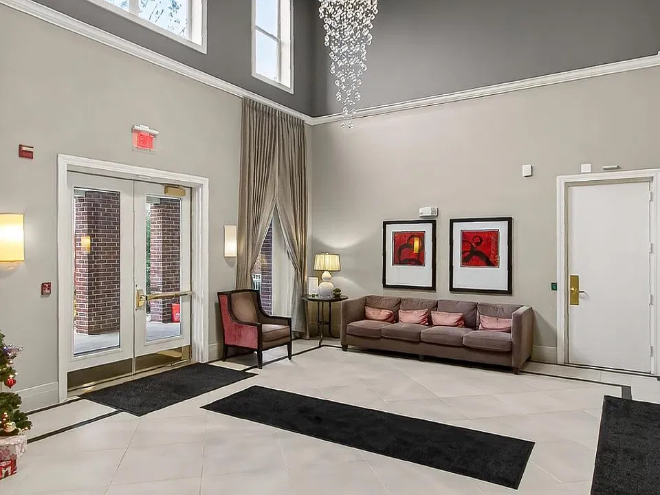 1641 International Dr #414
