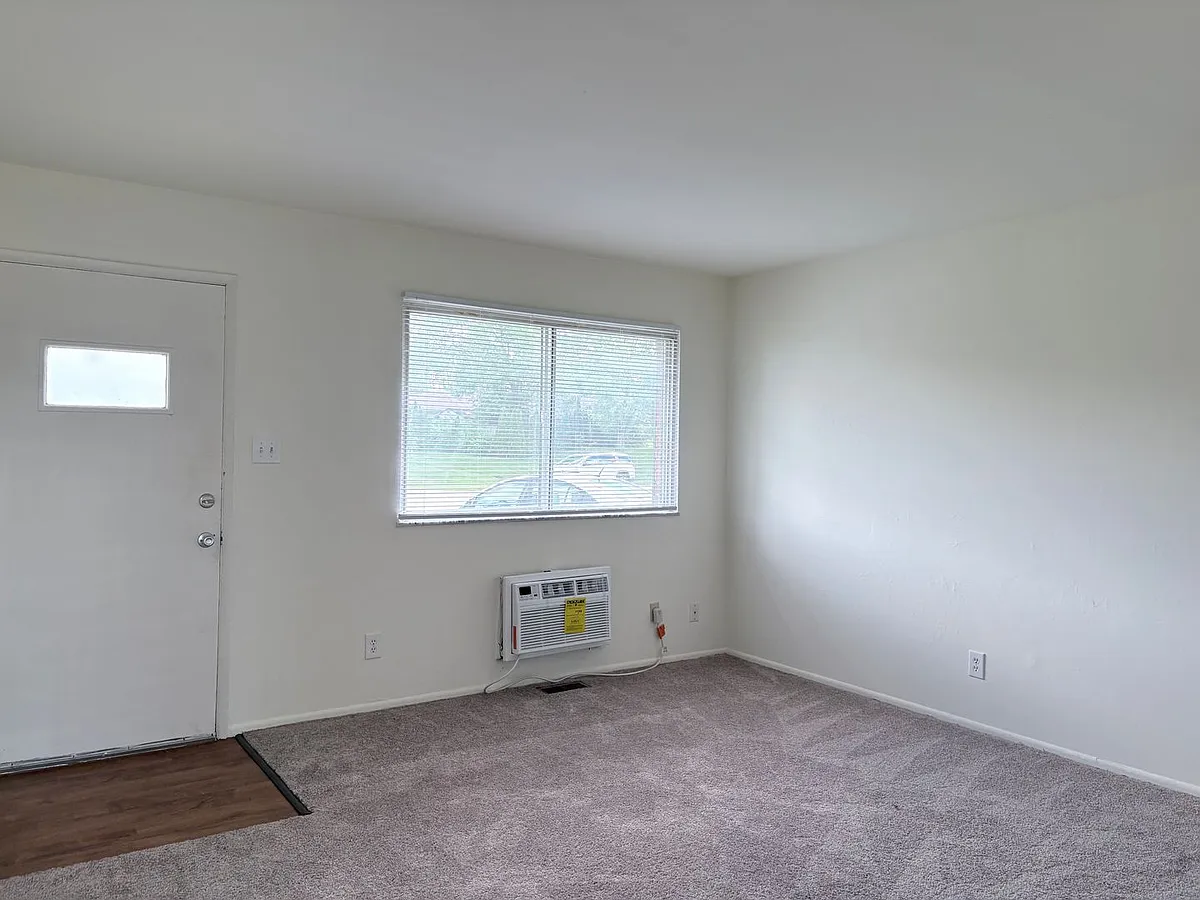 Building Photo - 1255 Uhlwood Dr