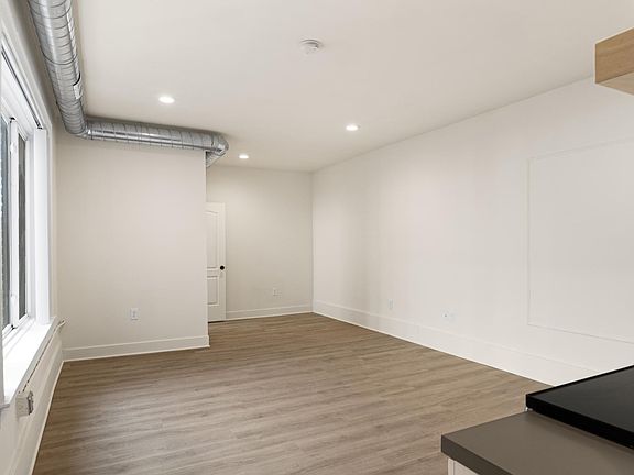 3rd image of 655 Hazelwood Ave #104