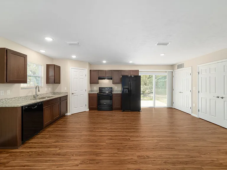 23935 NE 118th Ave — Photo 14
