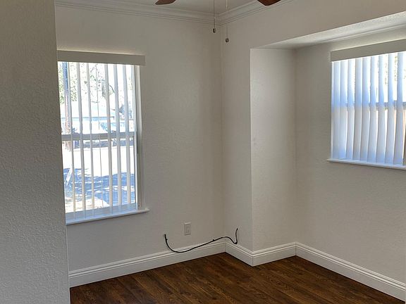 5th image of 1058 Glenrose Ave