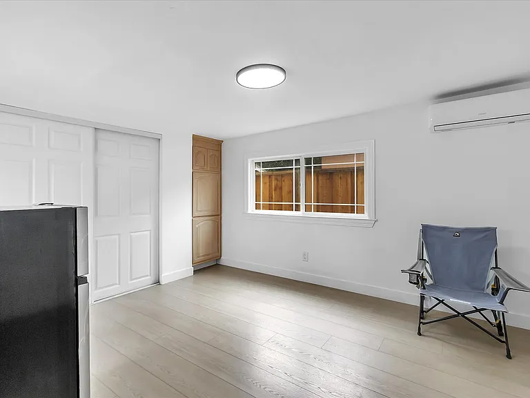 412 Menker Ave #B — Photo 4