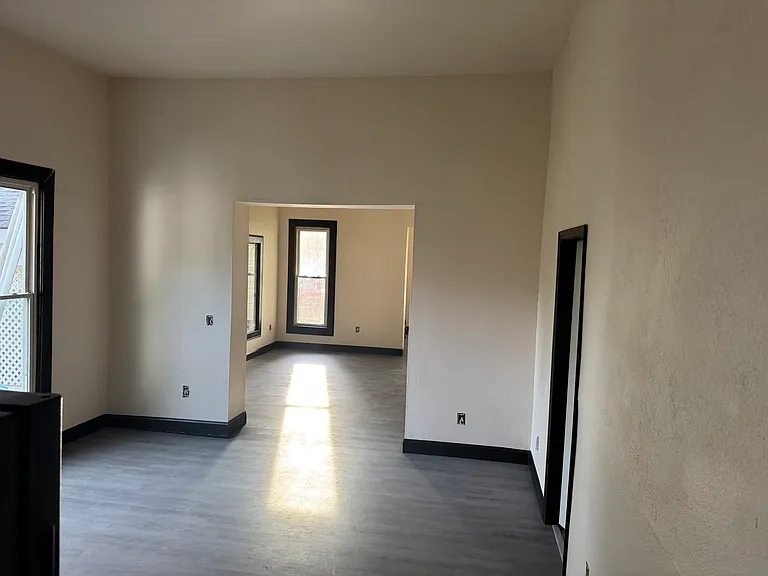 411 S McClure St — Photo 4