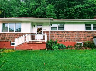 1032 Old Wagon Rd, Vansant, VA 24656