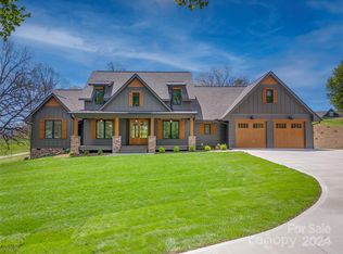 186 Branchwater Dr, Mills River, NC 28759
