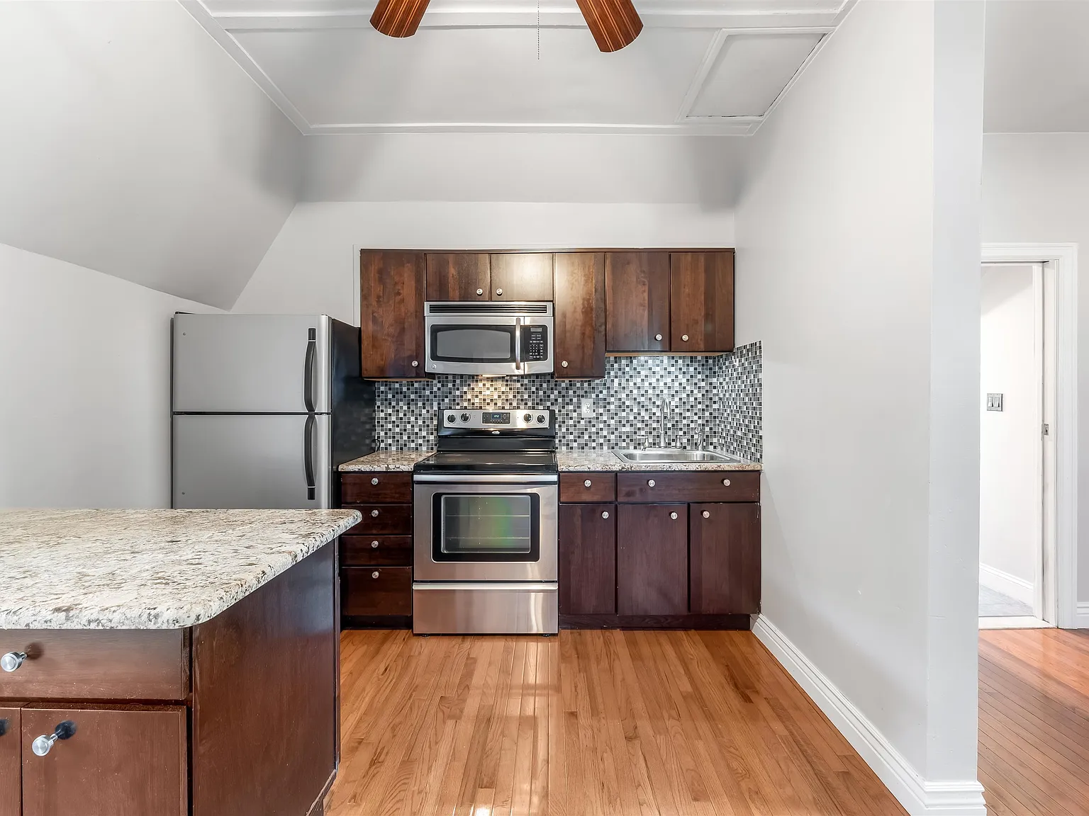 1 bed, 1.0 bath, 600 sqft, $2,300 — Photo 4