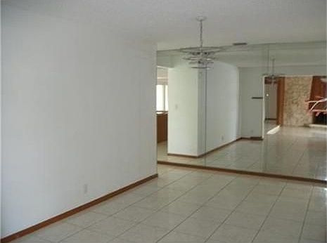 5th image of 335 NW 93rd Ave
