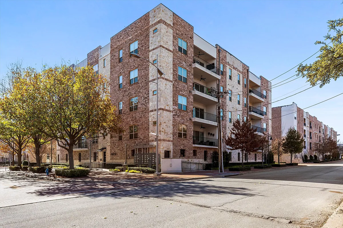 Building Photo - 15875 Spectrum Dr #1106