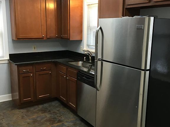2nd image of 1206 Summit Dr