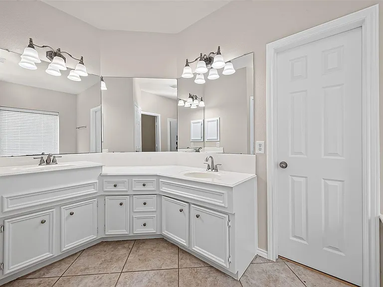1807 Katlyn Ln — Photo 28