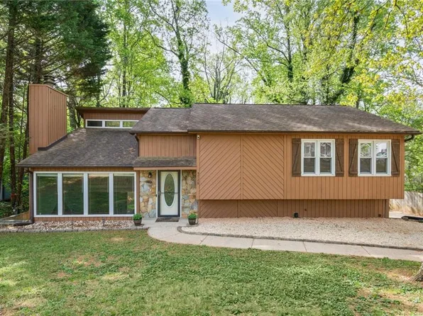 5728 Remington Dr, Winston Salem, NC 27104