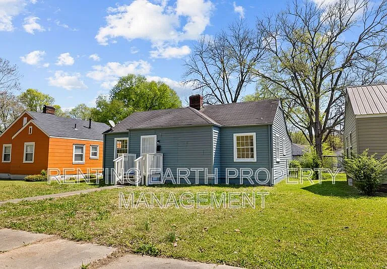 2617 Avenue K — Photo 2