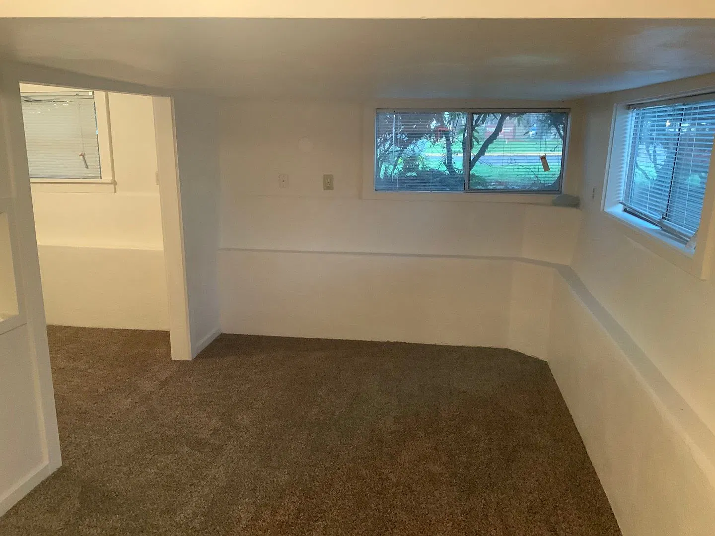 Great 1 Bedroom Apartment Near Downtown — Photo 2