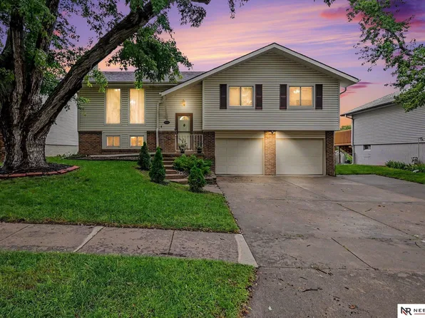 6135 NW 12th St, Lincoln, NE 68521