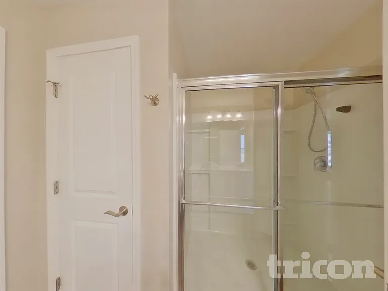 1035 Lonergan Cir — Photo 9