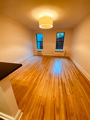 Rented by Metropolis Real Estate of Manhattan | media 24