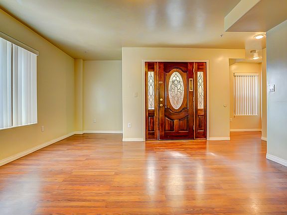 2nd image of 3105 Walton Ave APT 3