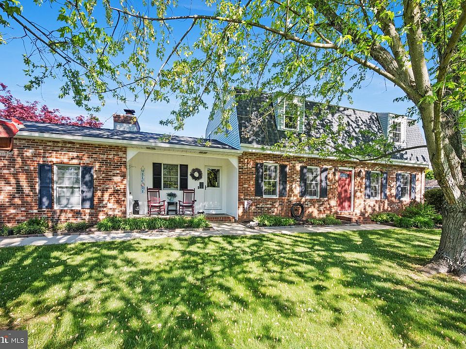 1st image of 310 Great Oak Dr