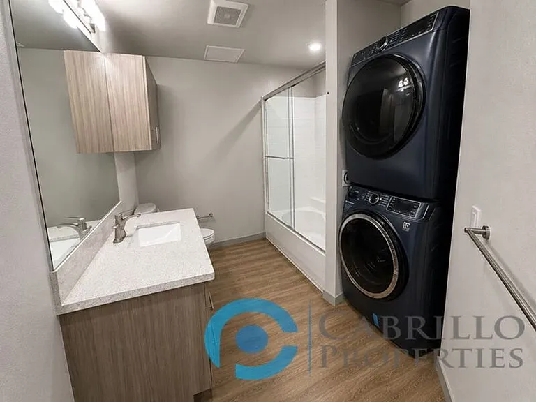 3093 Broadway #302 — Photo 8