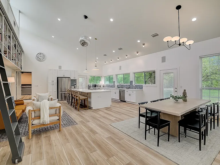 5511 N Dunlap Rd — Photo 30