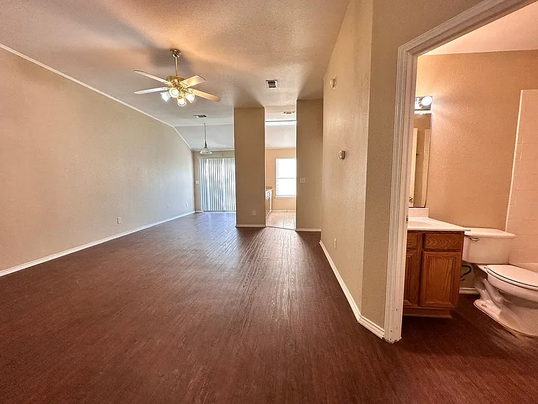 3031 Pine Valley Dr — Photo 3