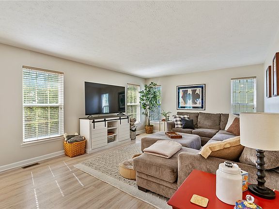 5th image of 7015 Highland Creek Dr