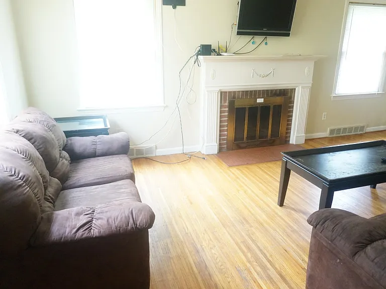 1218 Genesee St — Photo 12
