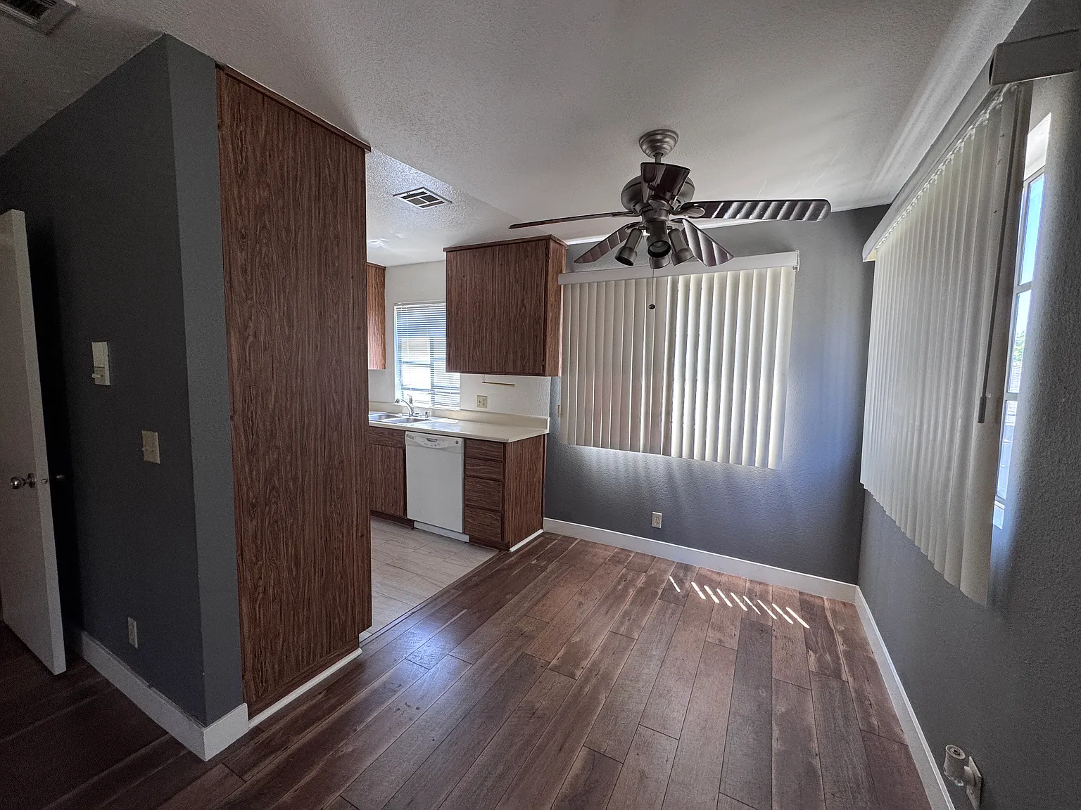 1 bed, 1.5 bath, 900 sqft, $2,300 — Photo 3