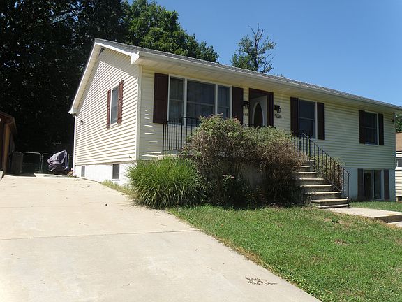 ROOM FOR FIVE VEHICLES