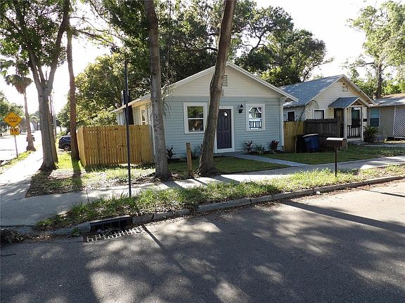 3rd image of 300 Vine Ave