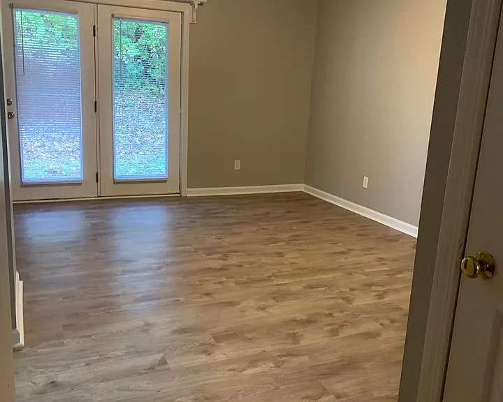 135 Meadowlark Dr — Photo 2