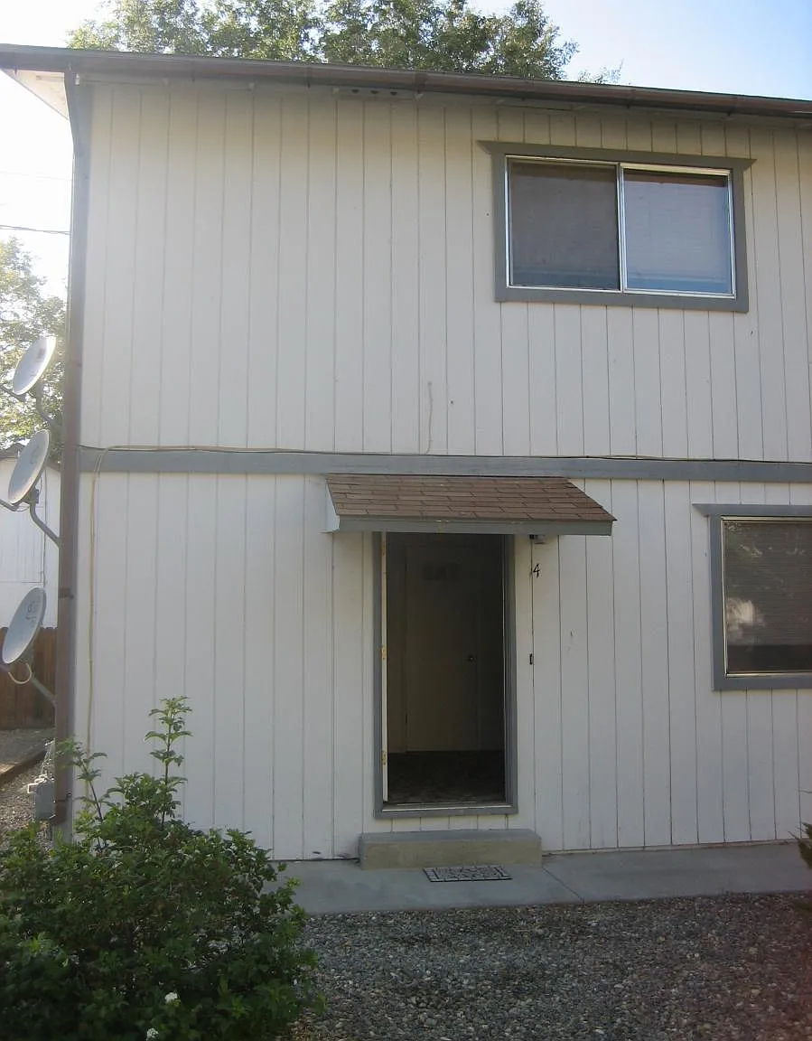 1018 Harmony Rd — Photo 3