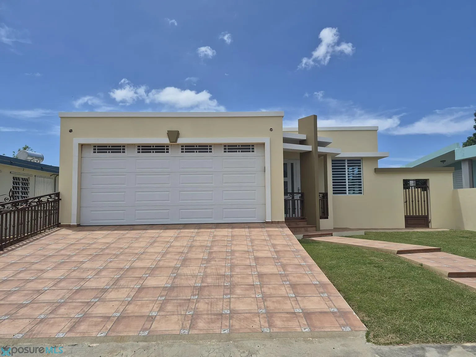 3 bed, 2.0 bath, 1800 sqft, $2,200 — Photo 1