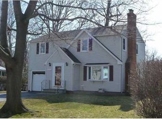 633 Tarrington Rd, Irondequoit, NY 14609