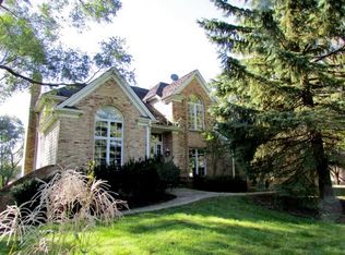 25914 N Arrowhead Dr, Mundelein, IL 60060
