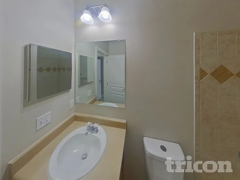 2290 Saint Claire Dr — Photo 12
