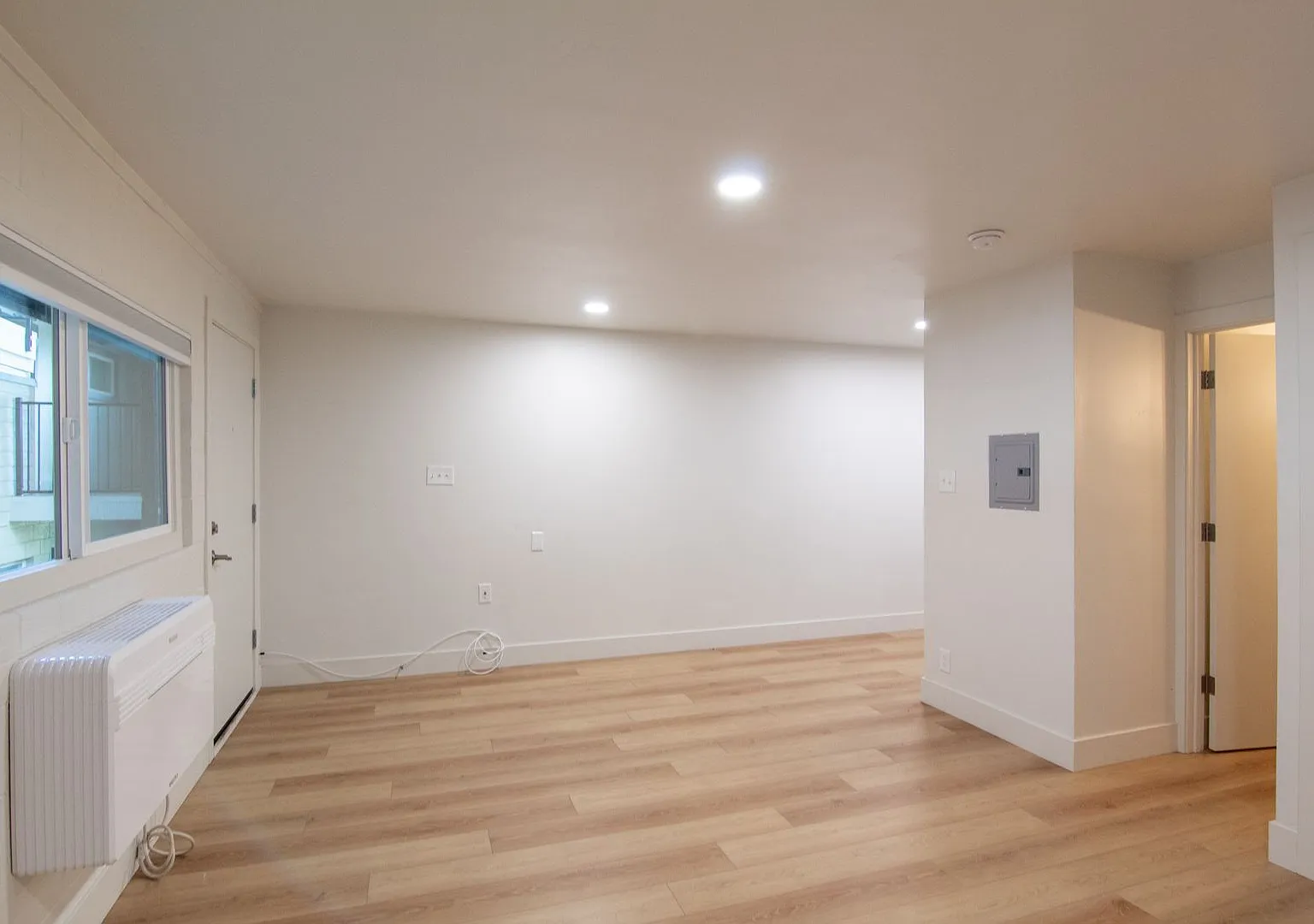 1055 Gilbert — Photo 3