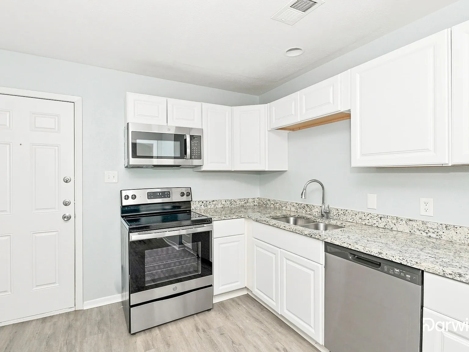 3 bed, 2.5 bath, 1152 sqft, $1,735 — Photo 2