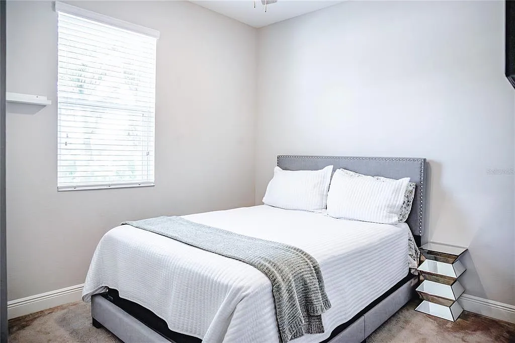 4 bed, 2.0 bath, 1993 sqft, $3,000 — Photo 3