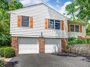 324 Ardon Ln, Cincinnati, OH 45215