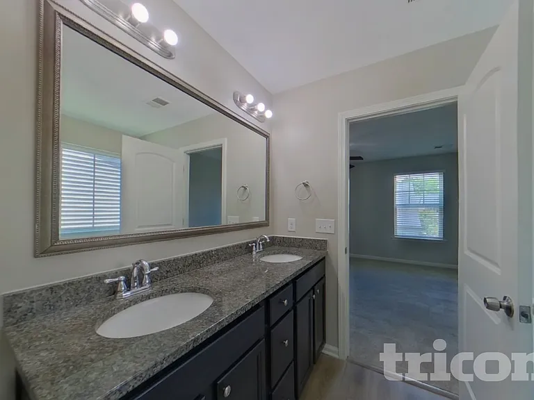 423 Lanyard Ln — Photo 8