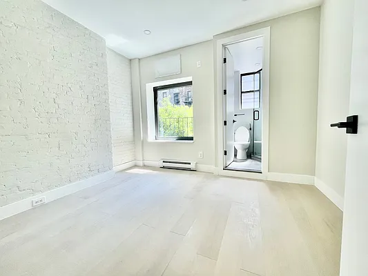 Rented by HOLTON REAL ESTATE INC. | media 19